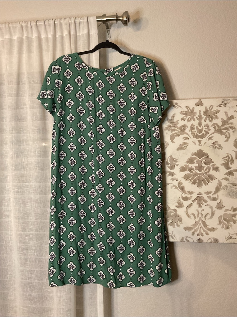 LOFT Green Short Sleeve Medallion Shift Dress